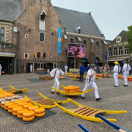 Отель Queen Centre 2*