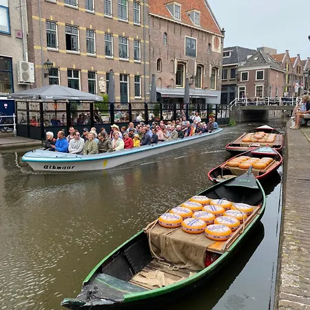 Отель Queen Centre 2*